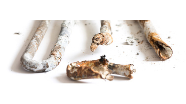 Czy twarda woda szkodzi? Wszystko o wodzie z kamieniem