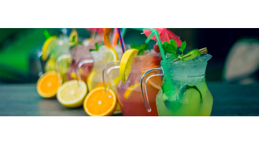 Uzdatnianie wody pitnej - wybór między dzbankiem filtrującym, butelką a filtrem kuchennym