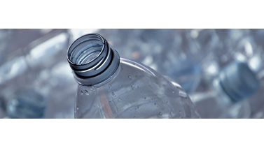 woda w plastikowej butelce czy filtr kuchenny - co jest lepszym wyborem do domu